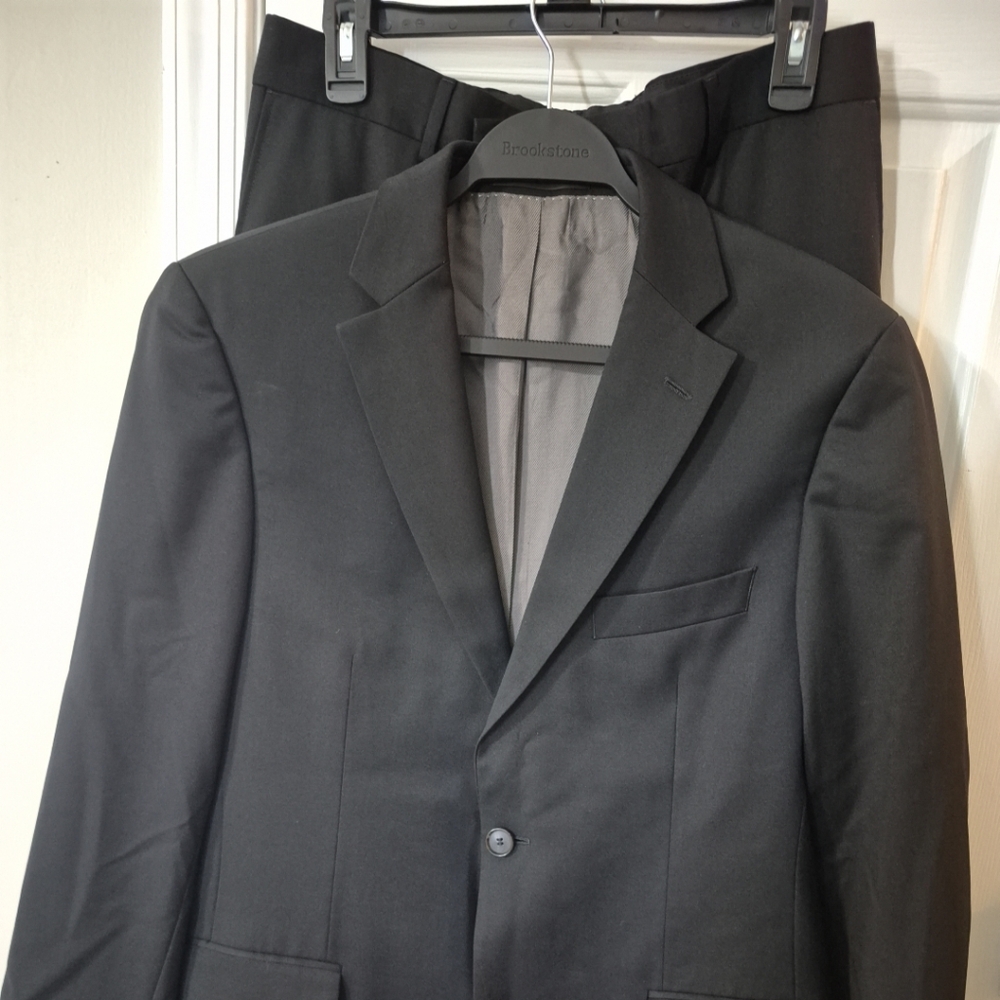 Hugo Boss Men's Black Two-Piece Suit Blazer and Pants Sz 38R